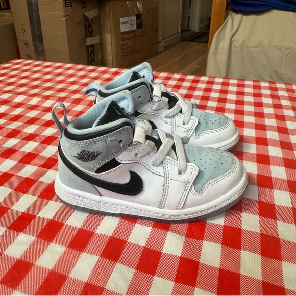 JORDAN 1 MID (TD) TODDLER US SIZE - 9 C - Picture 2 of 9